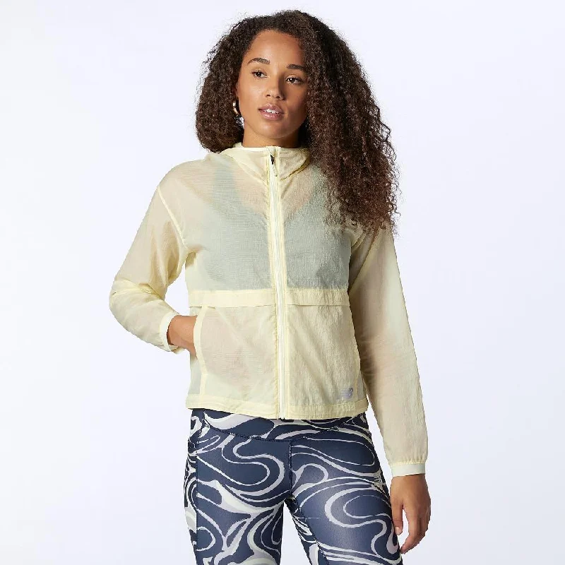 New Balance Women's Impact Light Pack Jacket Rayon Fabric Velvet Fabric Corduroy Fabric