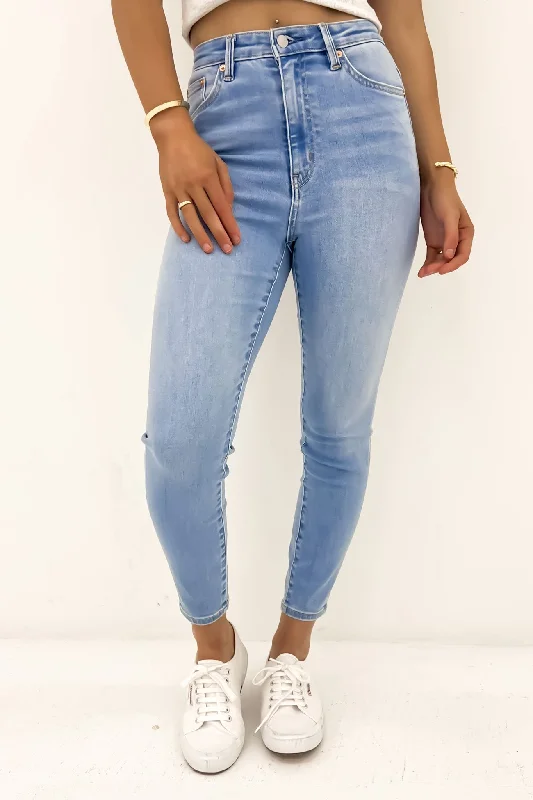 Hi Rider Jean Sunday Fade Petite Comfortable Distressed Straight-Leg Jeans